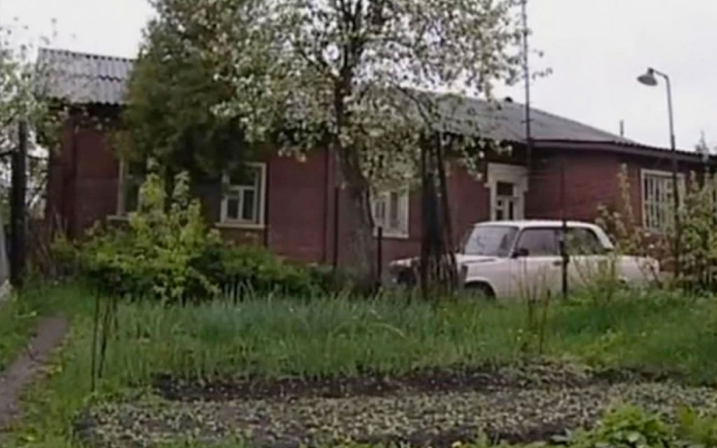 Дом сексуального маньяка Мохова и автомобиль на котором он похитил девушек
